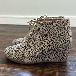 Tom’s cheetah wedges